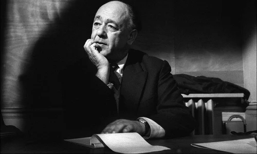Eugen Ionescu stând la birou   portret alb negru GettyImages jpg