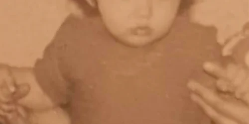 Tânără care îşi caută mama naturală - Constanţa Medgidia Poarta Albă Sursa Facebook The never forgotten children of Romania