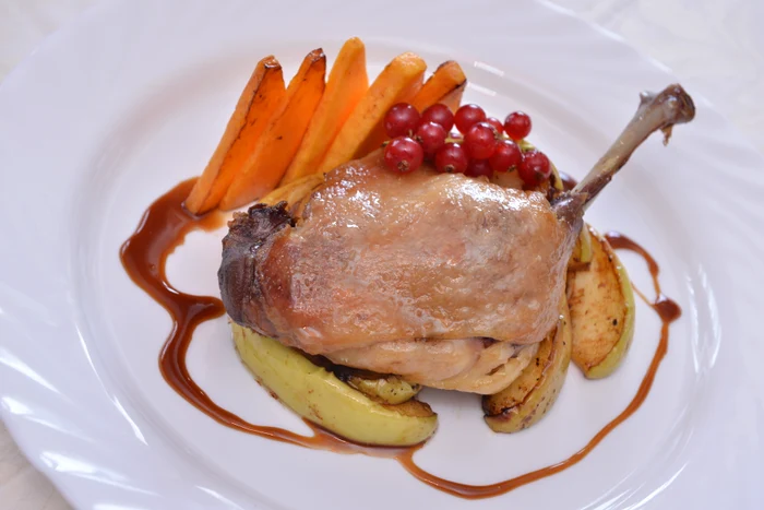 
    Pulpă de rață cu măr și dovleac  