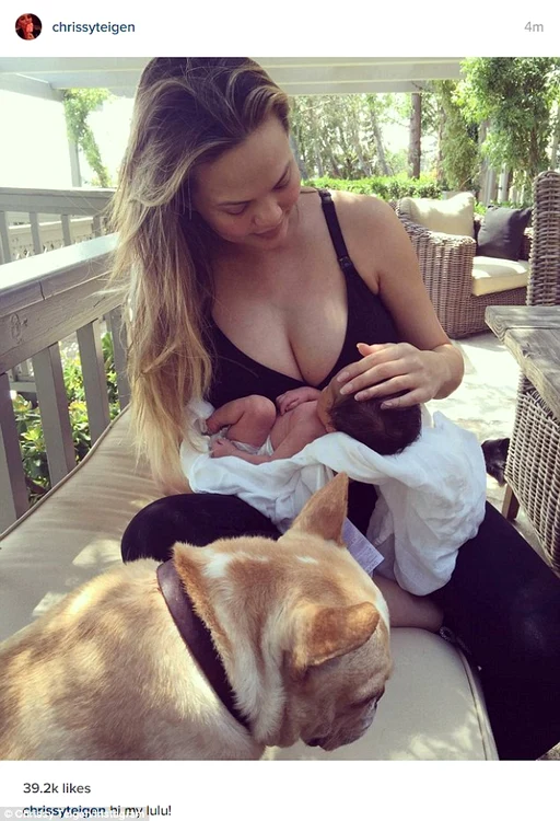 chrissy teigen prima poza fiica jpeg