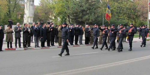 Militarii au defilat pe strada Dunării