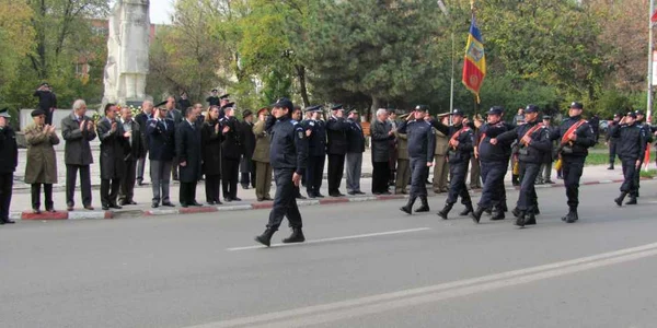 Militarii au defilat pe strada Dunării