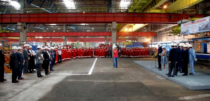 Prima tablă a primei nave construite în contract a fost debitată într-un cadru festiv FOTO Florentin Coman