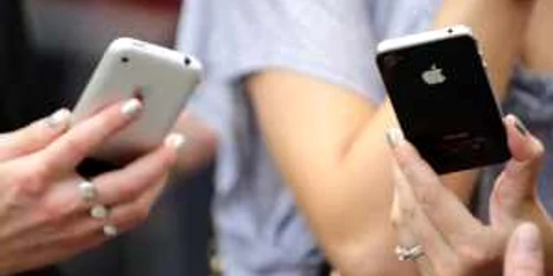 Utilizatorii de iPhone au testat deja aplicaţia Siri