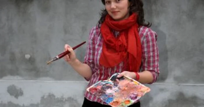 Braşov: Iuliana Rîpanu „zugrăveşte“desene animate pe pereţii camerelor celor mici