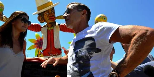 Radu Mazăre inspectează carele alegorice pentru Carnavalul Mamaia 2014 Foto Adrian Boioglu