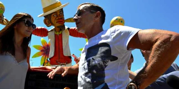 Radu Mazăre inspectează carele alegorice pentru Carnavalul Mamaia 2014 Foto Adrian Boioglu