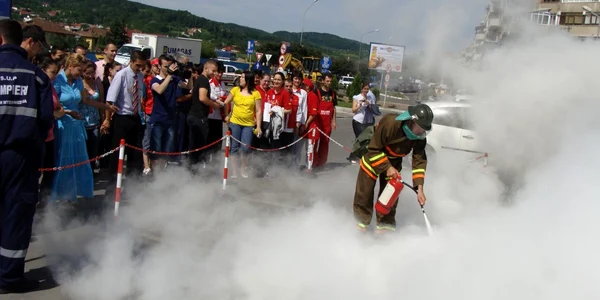 Simulare de cutremur urmat de un incendiu la Mall