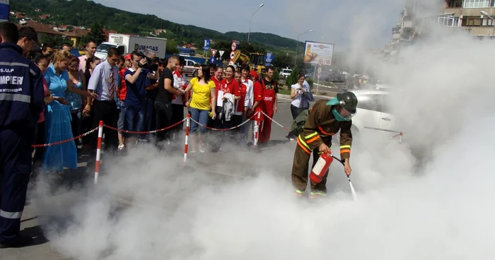 Simulare de cutremur urmat de un incendiu la Mall