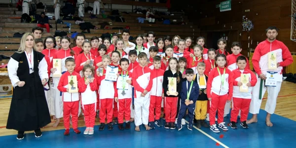 sportivi medaliati full contact FOTO CSU Phoenix Bacău