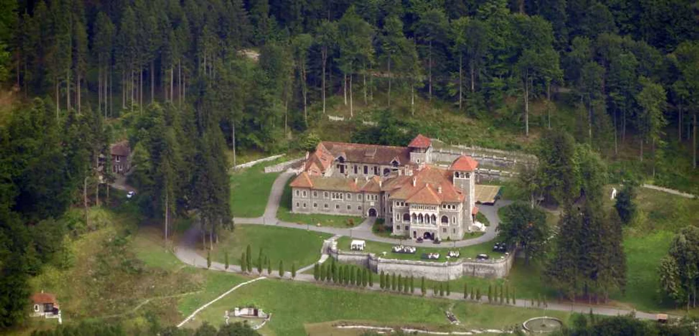 Castelul Cantacuzino a fost construit în anul 1911 la cererea prinţului Gheorghe Grigore Cantacuzino FOTO: www.economi.net