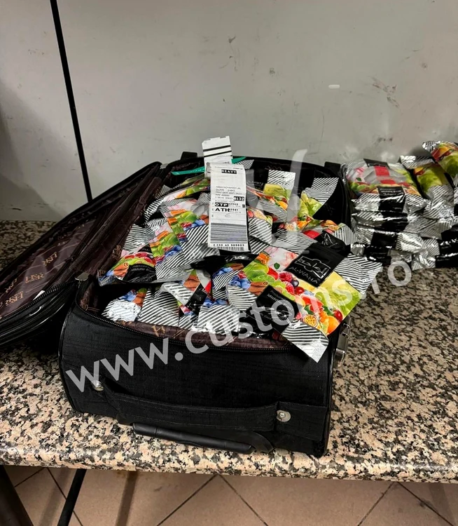 200 kg de tutun de narghilea descoperite de vamesi, pe Aeroportul Otopeni Foto Autoritatea Vamală (1) jpeg