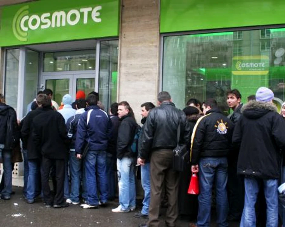 
    Cozile în faţă magazinelor de telefonie pentru oferte sunt imagini pe care nu le mai vedem acum  