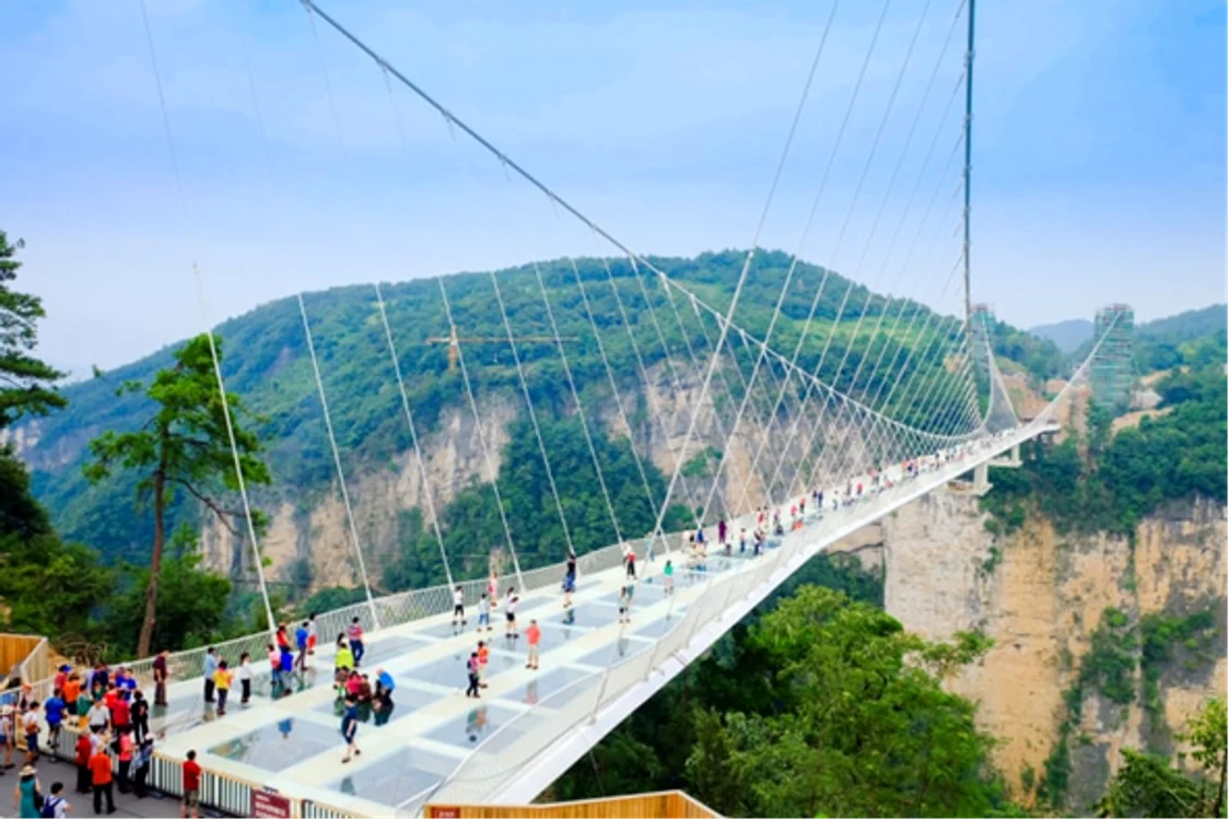 Podul de sticlă Zhangjiajie (Shutterstock)