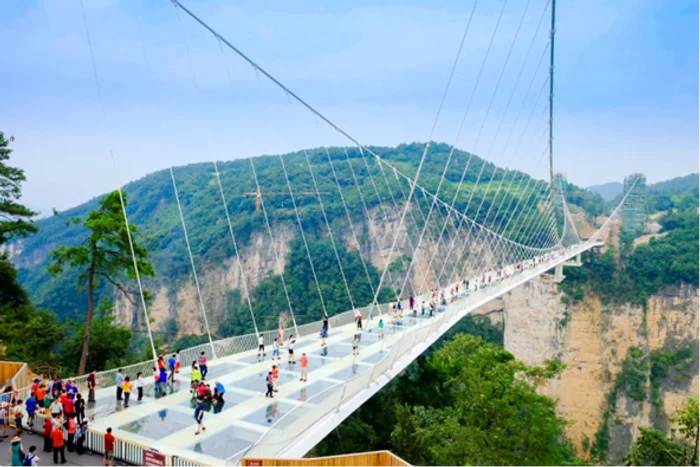 Podul de sticlă Zhangjiajie (Shutterstock)