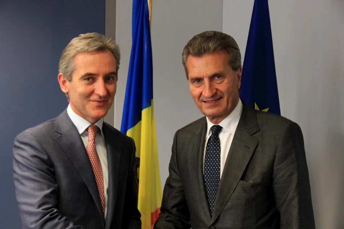 Premierul moldovean Iurie Leancă şi comisarul european pentru Energie, Gunther Oettinger. FOTO: Guvernul Republicii Moldova