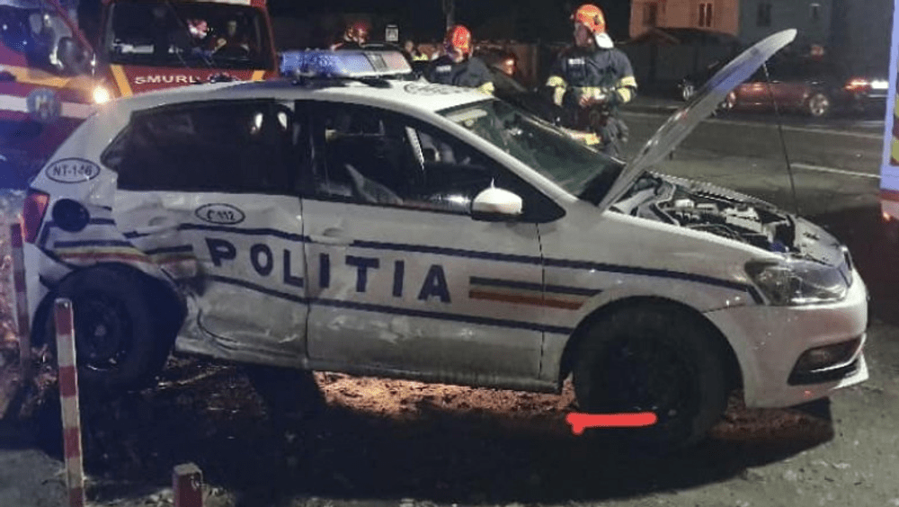 Polițiști răniți într-un accident în timp ce se aflau în misiune. Ce au încercat să facă oamenii legii