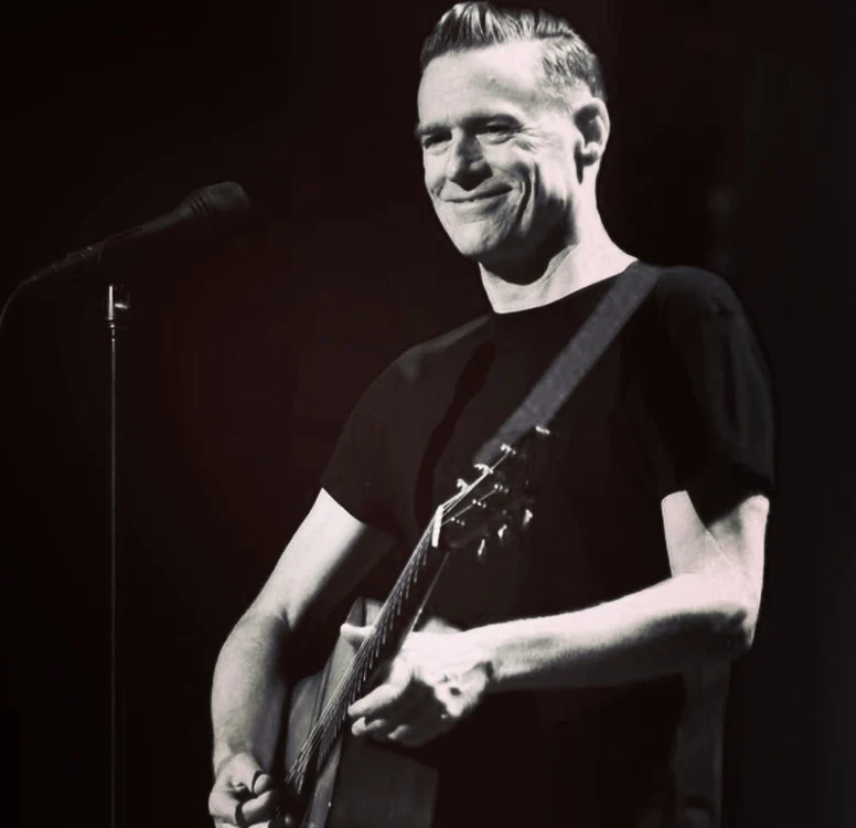 
    Bryan Adams, 61 de ani, bucuros că a putut reîncepe seria spectacolelor după un an în care s-a ascuns de pandemie în casăfoto: Instagram  