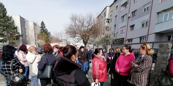 protest parinti scoala 3 slatina - foto alina mitran
