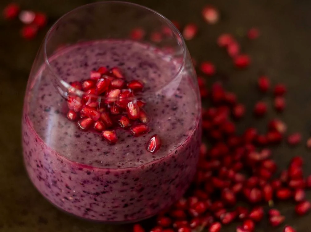 Smoothie cu rodie si afine jpeg
