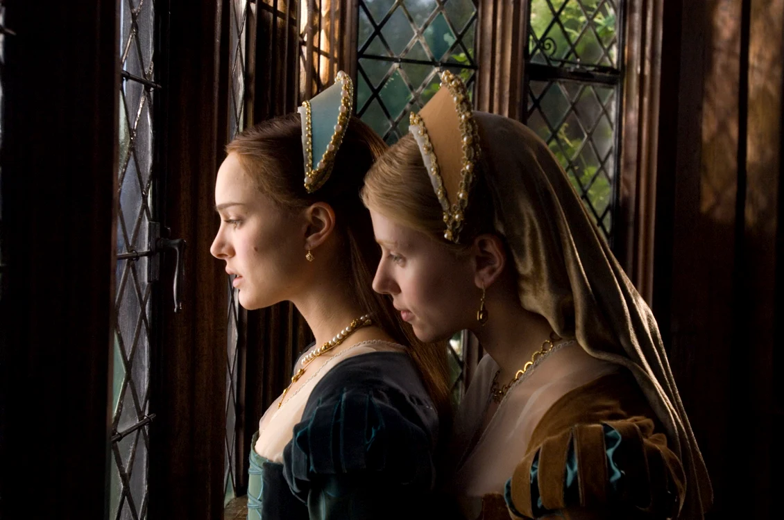 Natalie Portman (Anne Boleyn) și Scarlett Johansson (Mary Boleyn), profimedia 0136732885 jpg