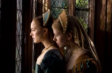 Natalie Portman (Anne Boleyn) și Scarlett Johansson (Mary Boleyn), profimedia 0136732885 jpg