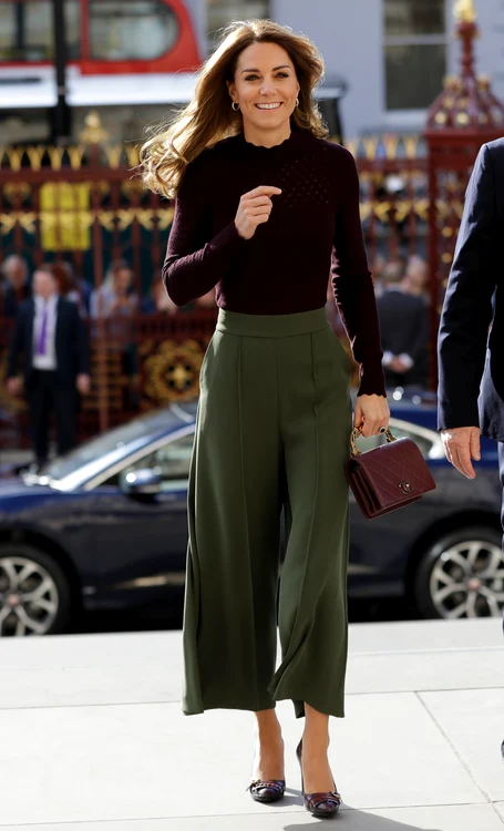 Ducesa de Cambridge, mereu elegantă și bine îmbrăcată