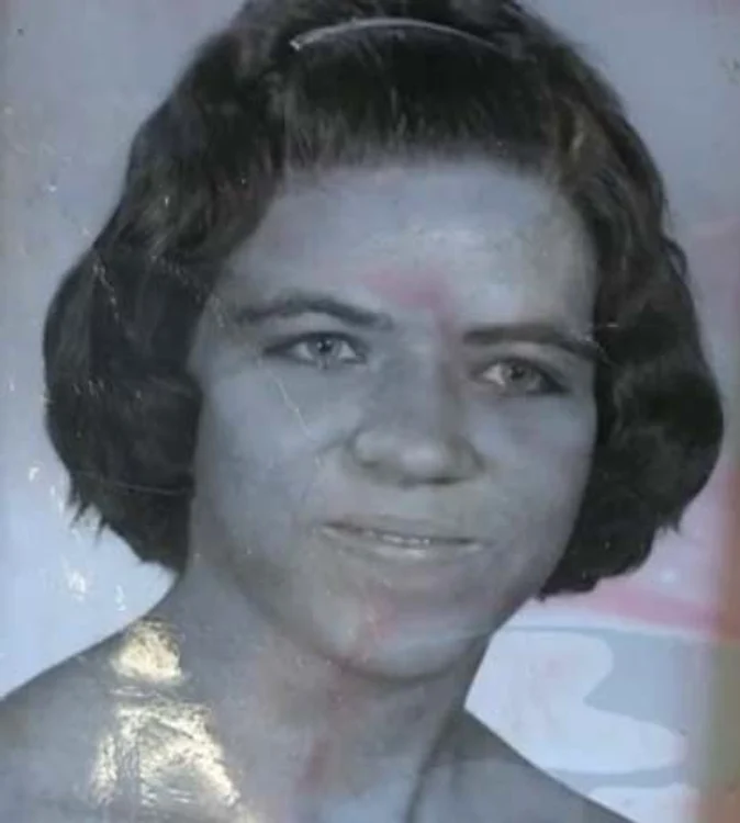 
    Până la vârsta de 15 ani, Charlotte Hawkins a dus o viaţă normalăFoto: Captură Youtube  