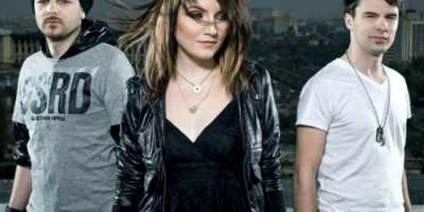 De la orele 21.20, pe scenă vor urca Alexandra Ungureanu şi Crush