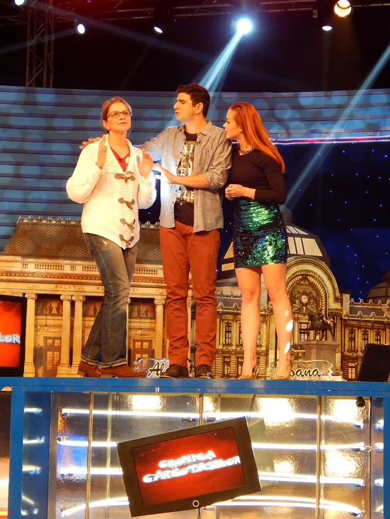 Mama lui Alex Bogdan i-a dat câteva sfaturi părinteşti fiului chiar în platoul emisiunii