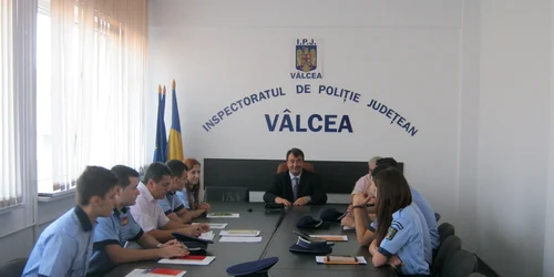 10 tineri şi-au început activitatea de poliţişti la IPJ Vâlcea