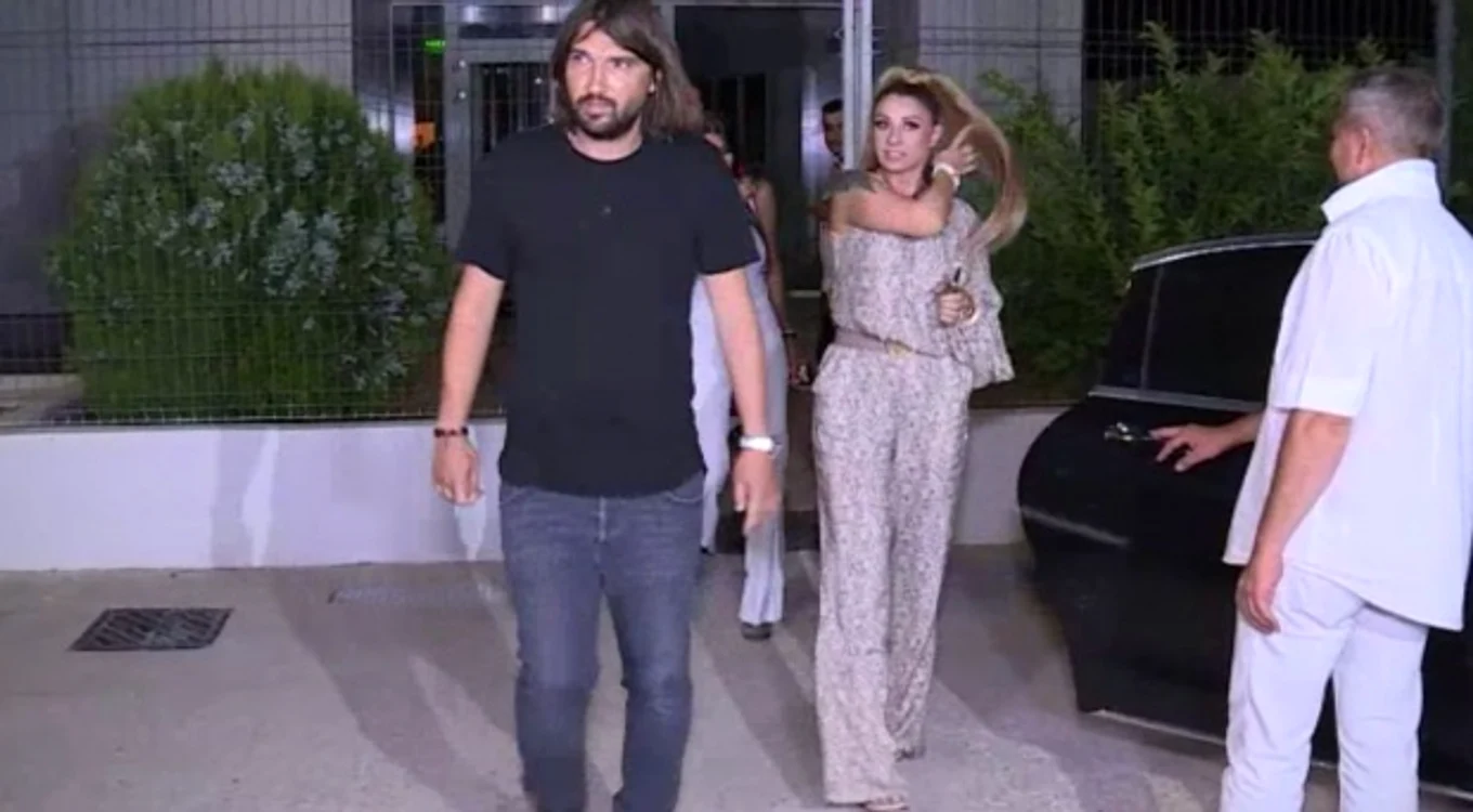 
    Anamaria Prodan l-a lovit pe Dan Alexa de i-a mutat falcaFoto: captură video Sport.ro  