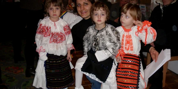 Ionela Danciu, alături de cele trei fetiţe pentru care se luptă cu statul român 