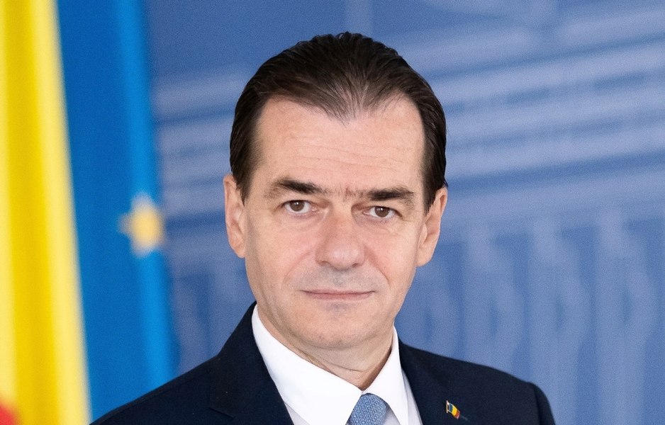 „Să nu cumva să mă votaţi”. Mesajul lui Ludovic Orban pentru simpatizanții săi, în fața secției de votare  
