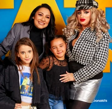 Sânziana și fiica ei, Iza, nu au lipsit de la lansarea Tati part time / Sursa: Instagram