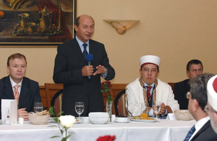 Traian Băsescu promovează intoleranţa patriotică folosindu-se de criza refugiaţilor