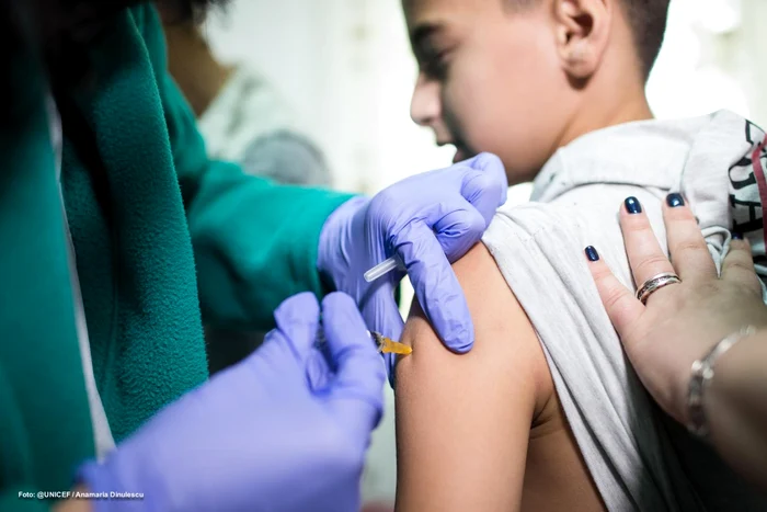Copiii de este 12 ani pot fi vaccinați împotriva Covid-19Foto: UNICEF