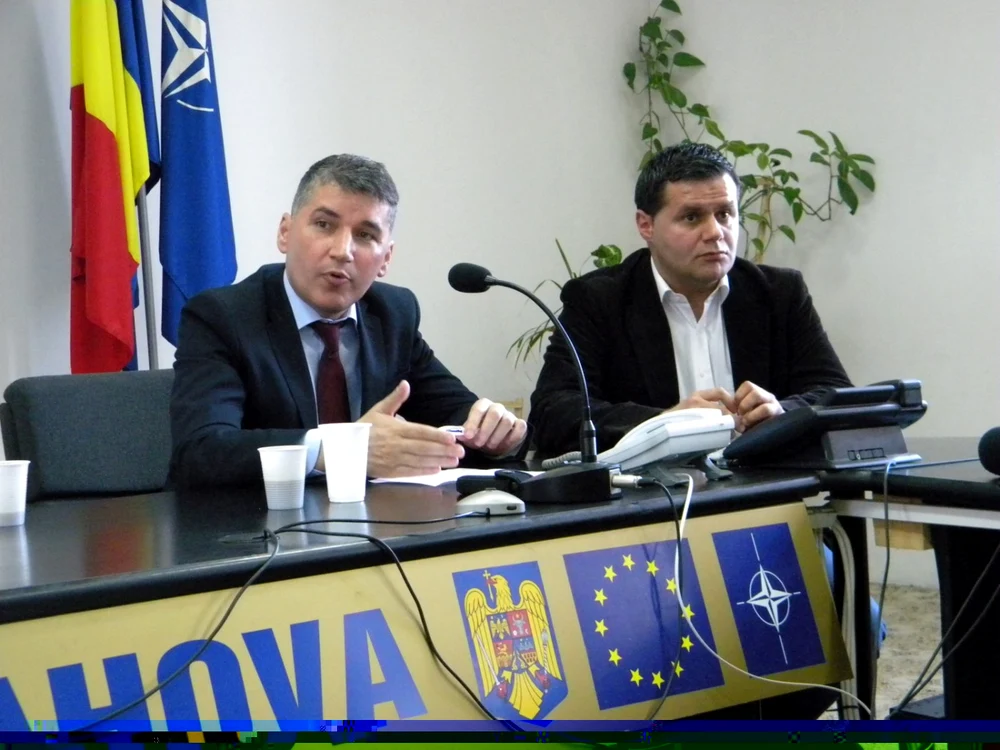 Cristian Manea (stânga), şeful Poliţiei Ploieşti FOTO Adevărul Ploieşti