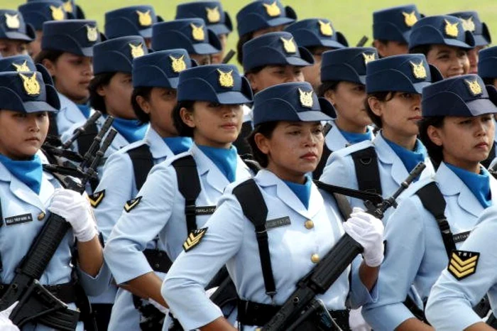 Femei din forţele aeriene ale Indoneziei în timpul unei parade FOTO AFP/Getty Images