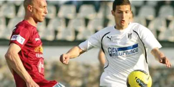 Andrei Lungu  (în alb) a marcat  golul victoriei  pentru Sportul  
