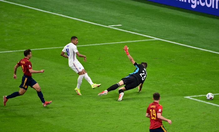 Scos din ofsaid de intervenția lui Garcia, Mbappe a marcat golul victoriei Franței în Liga Națiunilor 2021Foto: EPA-EFE
