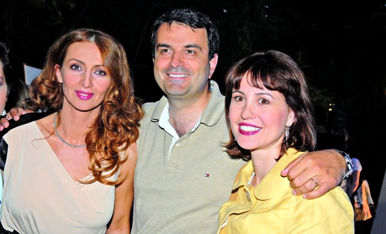
    Soţii Ioana şi Lucian Mândruţă, aici alături de Mihaela Rădulescu, pe vremea când nici unul dintre ei nu avea probleme în căsnicie  