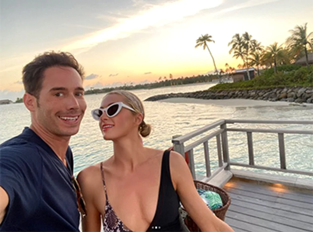 Paris Hilton, 40 de ani, pe plajă în Maldive cu soţul, Carter Reum