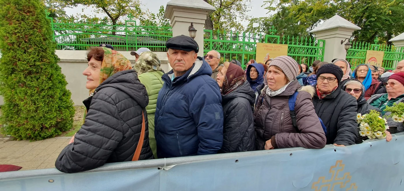 Credincios la coadă la moaște în Dealul Patriarhiei după Calea Sfinților 2026