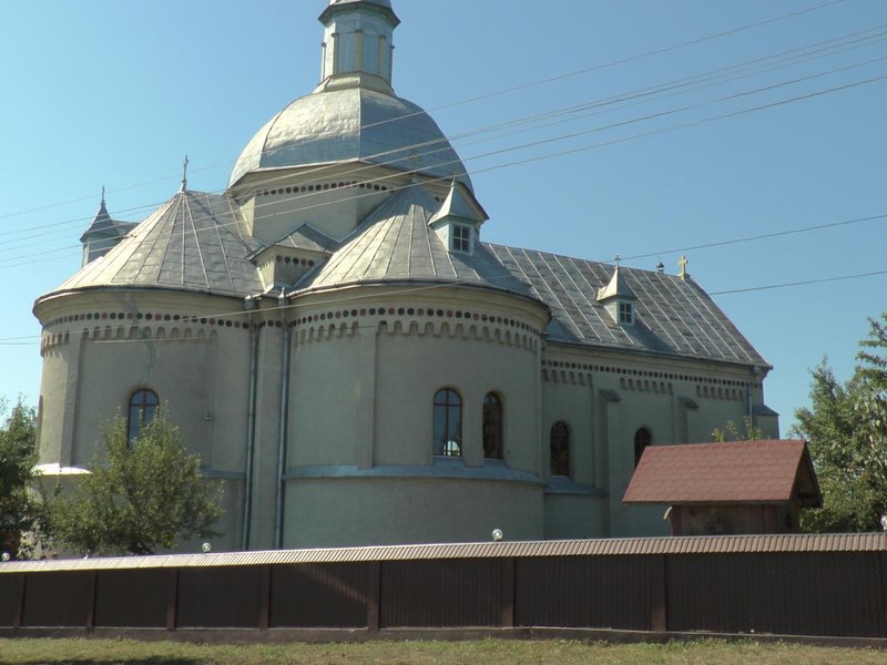 Bătaie între două femei, în curtea bisericii. Au venit polițiștii să le potolească