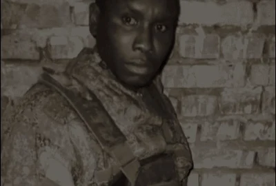 mercenar african cu o mina antitanc atasata de corp umilit de ruși FOTO Captura jpg