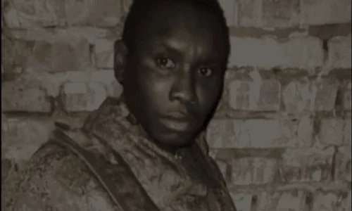 mercenar african cu o mina antitanc atasata de corp umilit de ruși FOTO Captura jpg