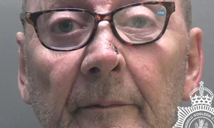 un pensionar din tara galilor a ucis o persoana asezandu se pe ea foto politia din nordul tarii galilor png