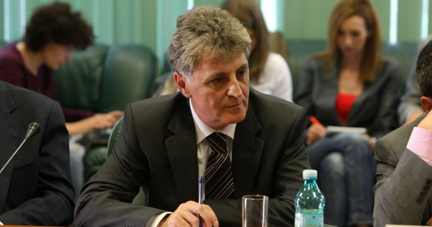 Mircea Duşa, ministrul Apărării Naţionale, va avea de gestionat un buget de 5,64 miliarde de lei în 2013 FOTO Adevărul