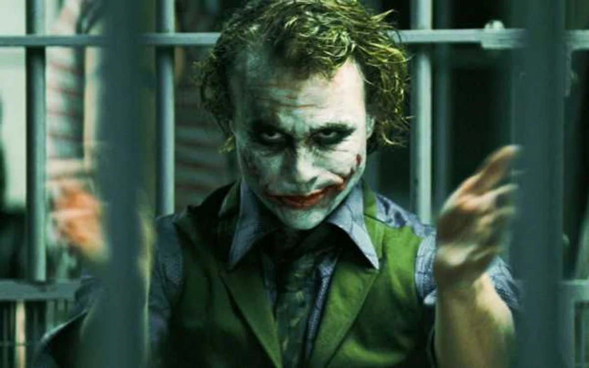Personajul Joker, interpretat de Heath Ledger FOTO Outnow.ch